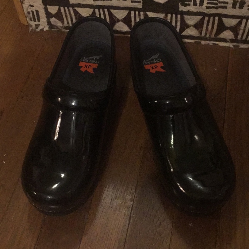 Dansko Black Patent Clogs size 9
